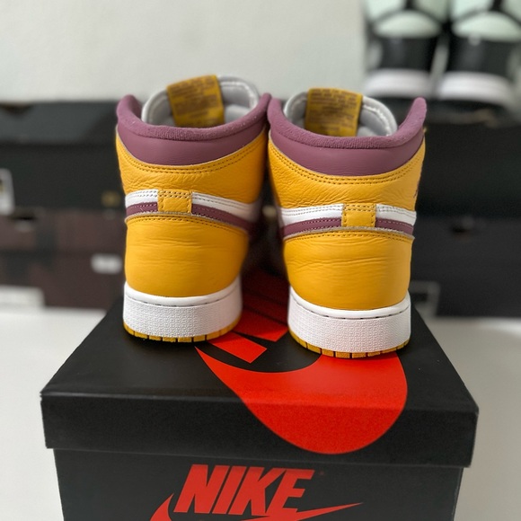 Jordan 1 Brother Hood Size 6.5 Men / 8 Women - Picture 8 of 8